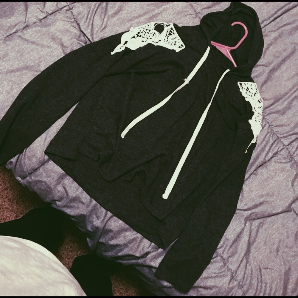 CROPPED SWEATSHIRT